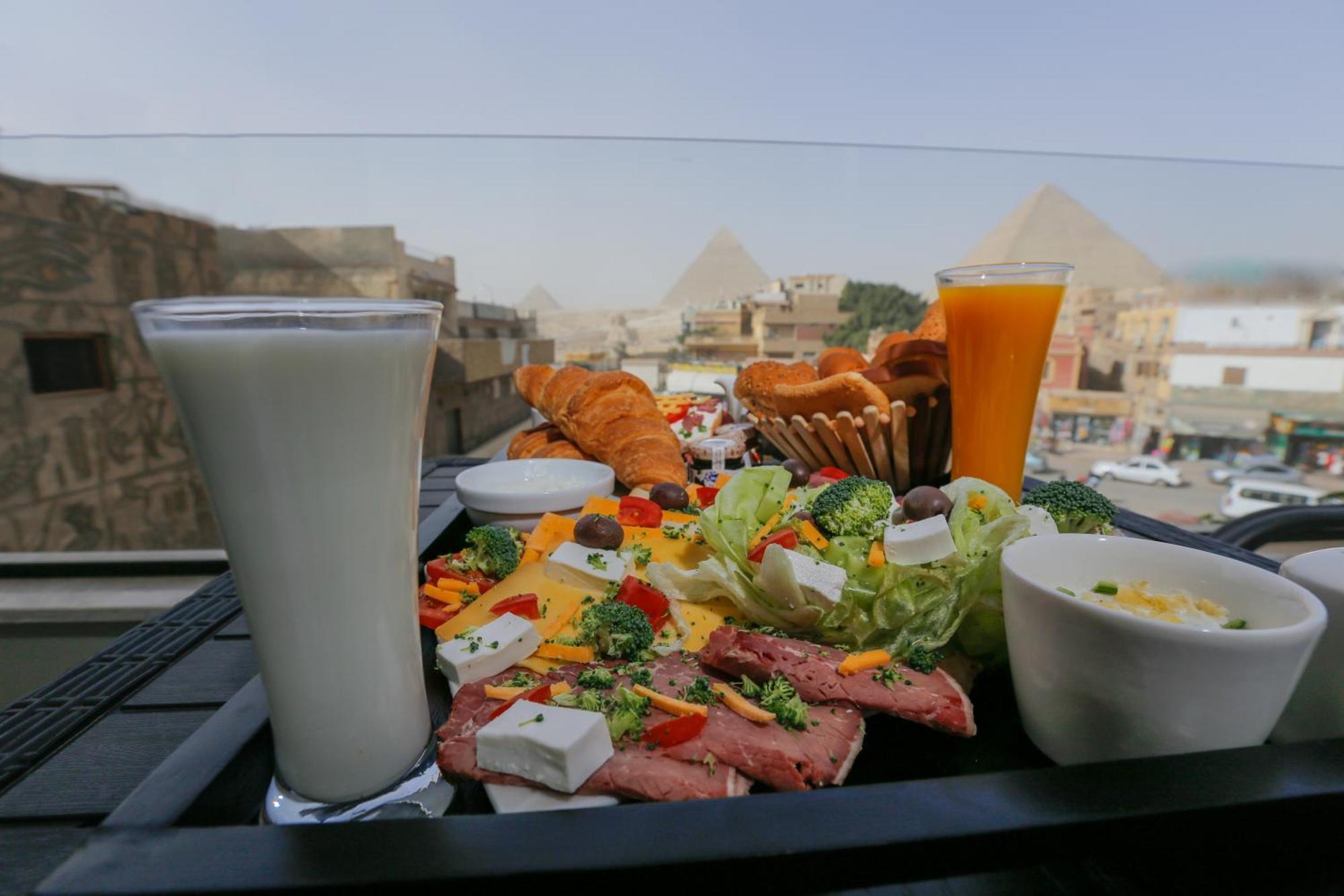 Steps In Pyramids View Hotell Kafret el-Gabal Exteriör bild